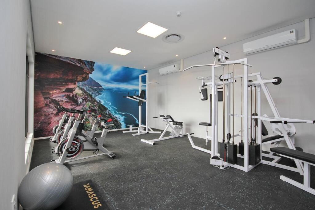 Chic, Central, Family & Group Stay - Stylish 2 Ensuite Bedroom Apartment With Spacious Balcony Cape Town Bagian luar foto