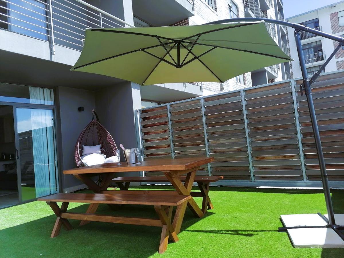 Chic, Central, Family & Group Stay - Stylish 2 Ensuite Bedroom Apartment With Spacious Balcony Cape Town Bagian luar foto