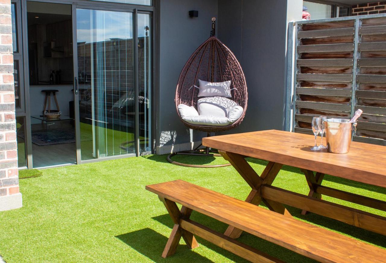 Chic, Central, Family & Group Stay - Stylish 2 Ensuite Bedroom Apartment With Spacious Balcony Cape Town Bagian luar foto