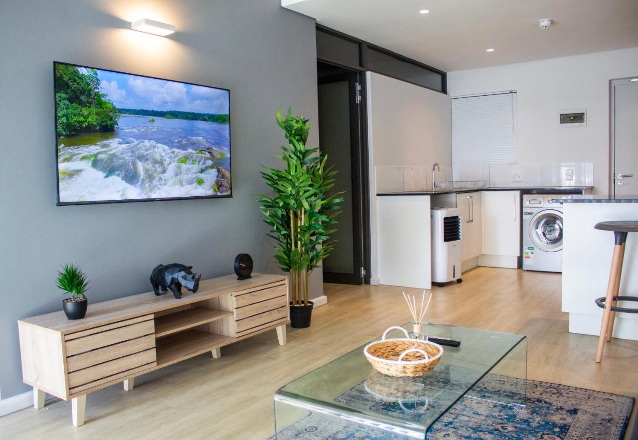 Chic, Central, Family & Group Stay - Stylish 2 Ensuite Bedroom Apartment With Spacious Balcony Cape Town Bagian luar foto