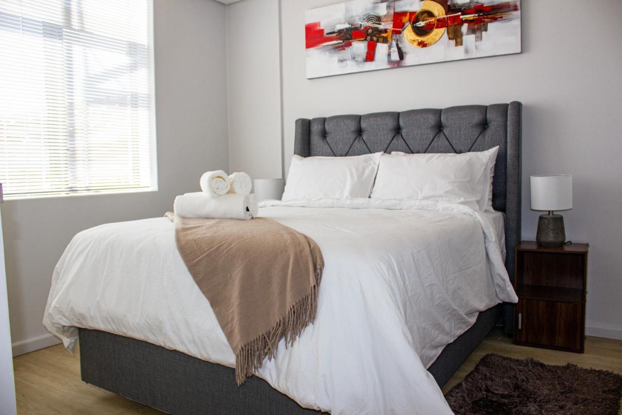 Chic, Central, Family & Group Stay - Stylish 2 Ensuite Bedroom Apartment With Spacious Balcony Cape Town Bagian luar foto