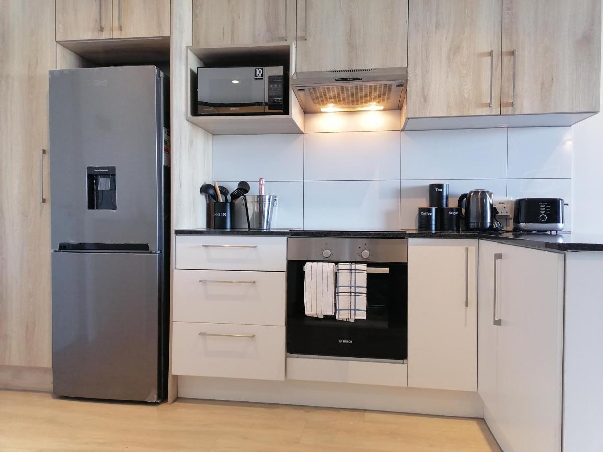 Chic, Central, Family & Group Stay - Stylish 2 Ensuite Bedroom Apartment With Spacious Balcony Cape Town Bagian luar foto
