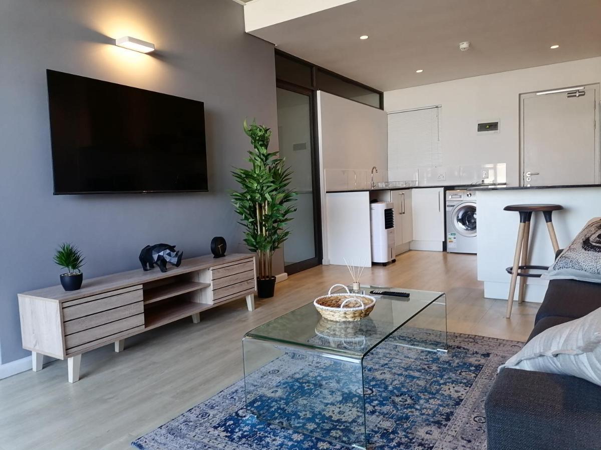 Chic, Central, Family & Group Stay - Stylish 2 Ensuite Bedroom Apartment With Spacious Balcony Cape Town Bagian luar foto