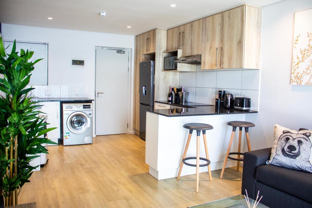 Chic, Central, Family & Group Stay - Stylish 2 Ensuite Bedroom Apartment With Spacious Balcony Cape Town Bagian luar foto