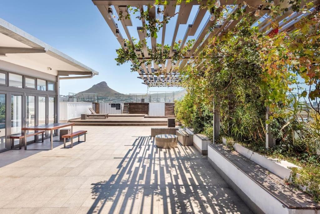 Chic, Central, Family & Group Stay - Stylish 2 Ensuite Bedroom Apartment With Spacious Balcony Cape Town Bagian luar foto