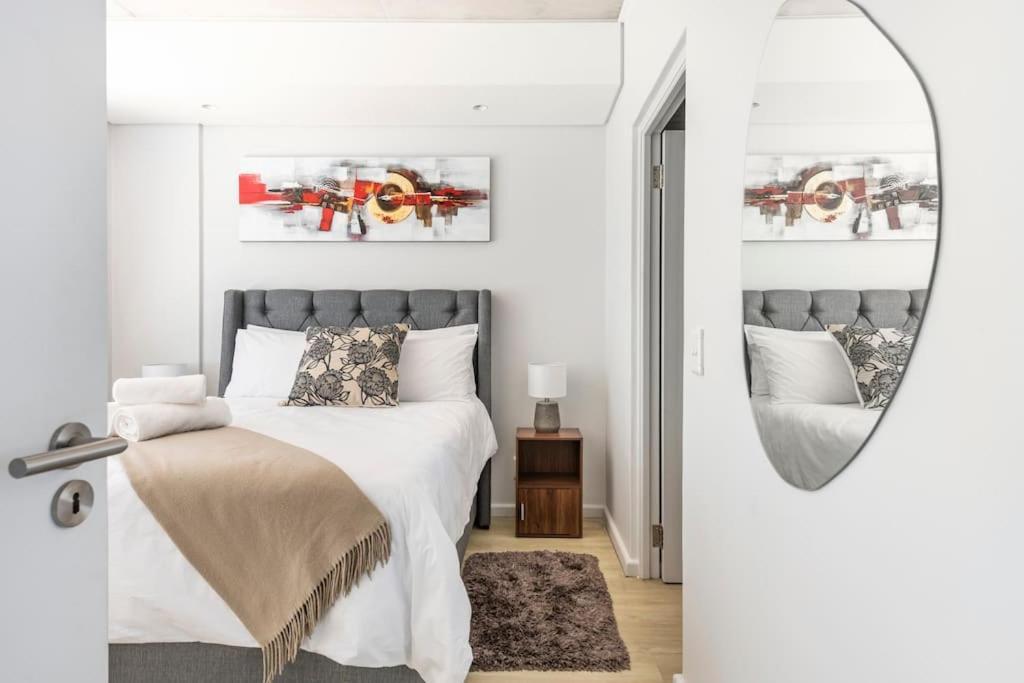 Chic, Central, Family & Group Stay - Stylish 2 Ensuite Bedroom Apartment With Spacious Balcony Cape Town Bagian luar foto