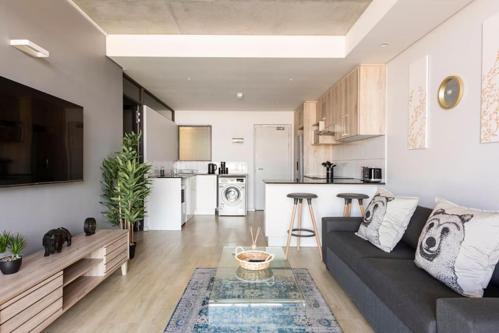 Chic, Central, Family & Group Stay - Stylish 2 Ensuite Bedroom Apartment With Spacious Balcony Cape Town Bagian luar foto