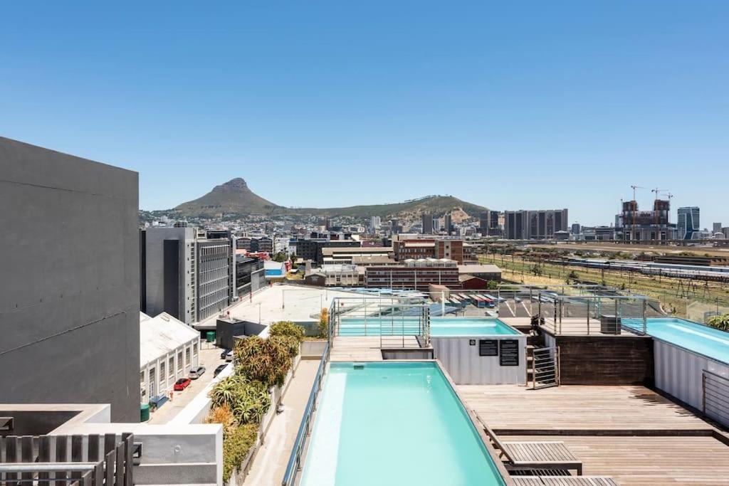 Chic, Central, Family & Group Stay - Stylish 2 Ensuite Bedroom Apartment With Spacious Balcony Cape Town Bagian luar foto