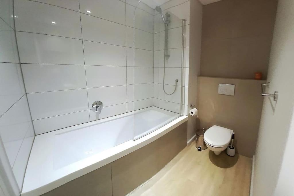 Chic, Central, Family & Group Stay - Stylish 2 Ensuite Bedroom Apartment With Spacious Balcony Cape Town Bagian luar foto
