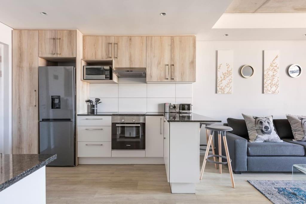 Chic, Central, Family & Group Stay - Stylish 2 Ensuite Bedroom Apartment With Spacious Balcony Cape Town Bagian luar foto