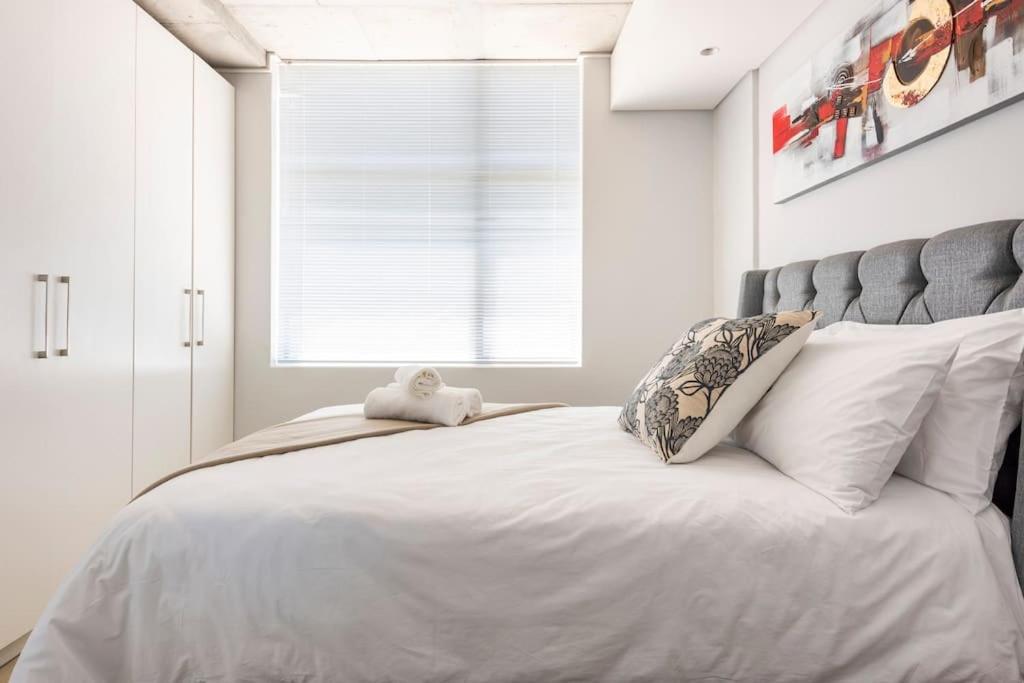 Chic, Central, Family & Group Stay - Stylish 2 Ensuite Bedroom Apartment With Spacious Balcony Cape Town Bagian luar foto