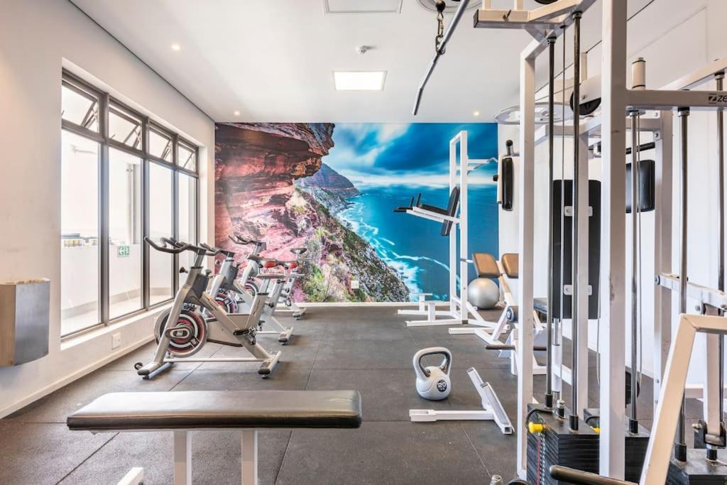 Chic, Central, Family & Group Stay - Stylish 2 Ensuite Bedroom Apartment With Spacious Balcony Cape Town Bagian luar foto