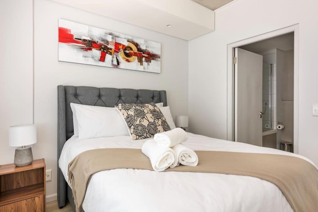 Chic, Central, Family & Group Stay - Stylish 2 Ensuite Bedroom Apartment With Spacious Balcony Cape Town Bagian luar foto