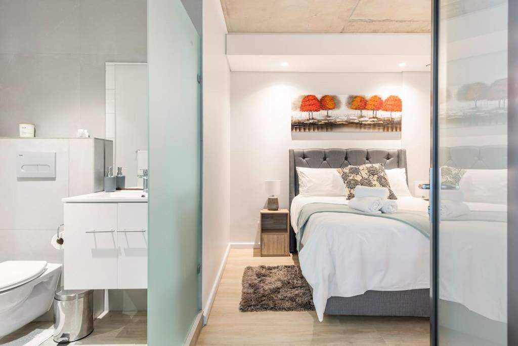 Chic, Central, Family & Group Stay - Stylish 2 Ensuite Bedroom Apartment With Spacious Balcony Cape Town Bagian luar foto