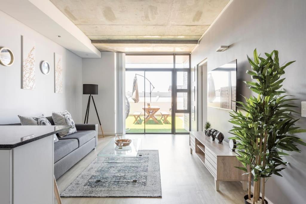 Chic, Central, Family & Group Stay - Stylish 2 Ensuite Bedroom Apartment With Spacious Balcony Cape Town Bagian luar foto