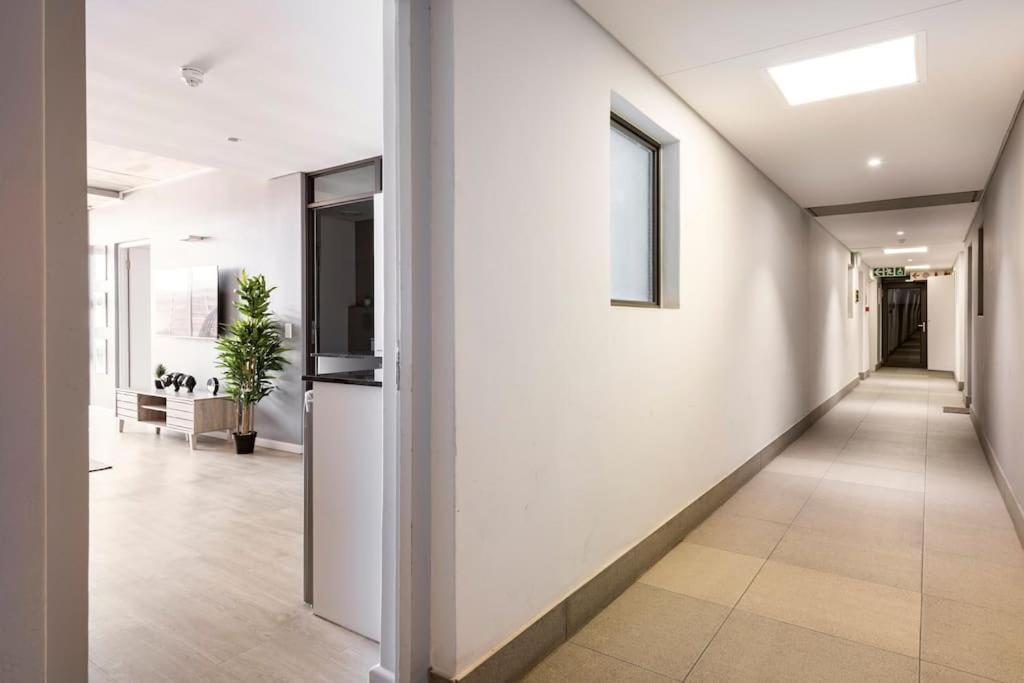 Chic, Central, Family & Group Stay - Stylish 2 Ensuite Bedroom Apartment With Spacious Balcony Cape Town Bagian luar foto