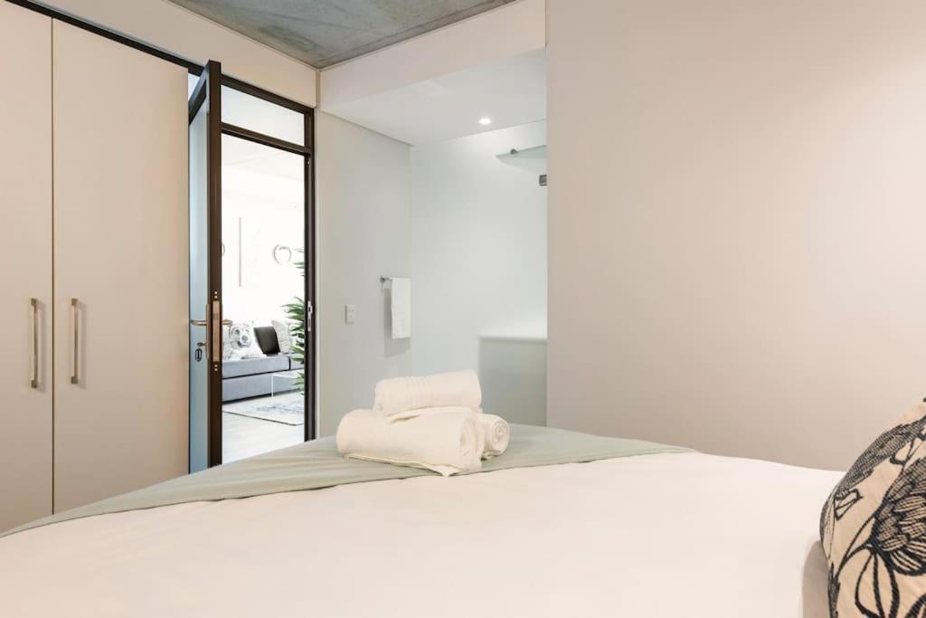 Chic, Central, Family & Group Stay - Stylish 2 Ensuite Bedroom Apartment With Spacious Balcony Cape Town Bagian luar foto