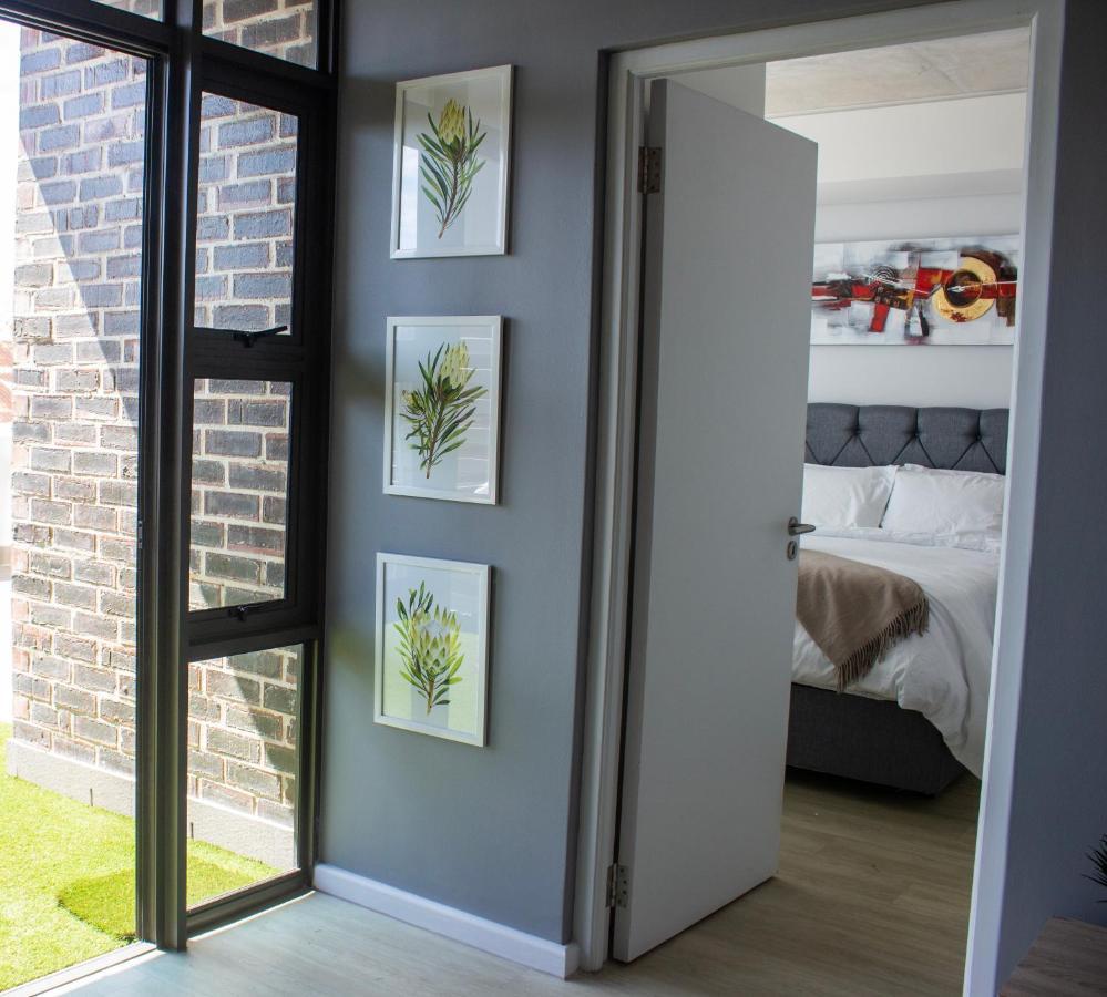 Chic, Central, Family & Group Stay - Stylish 2 Ensuite Bedroom Apartment With Spacious Balcony Cape Town Bagian luar foto